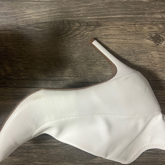 A New Day White Pointed Toe Ankle Boots Size 9 - Picture 4 of 5